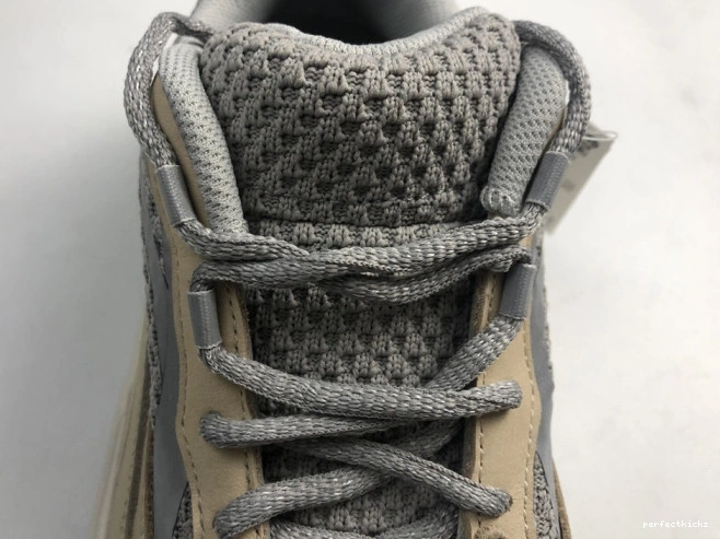 GY7924 Cream Boost Yeezy 700 Adidas V2 Cream 0716
